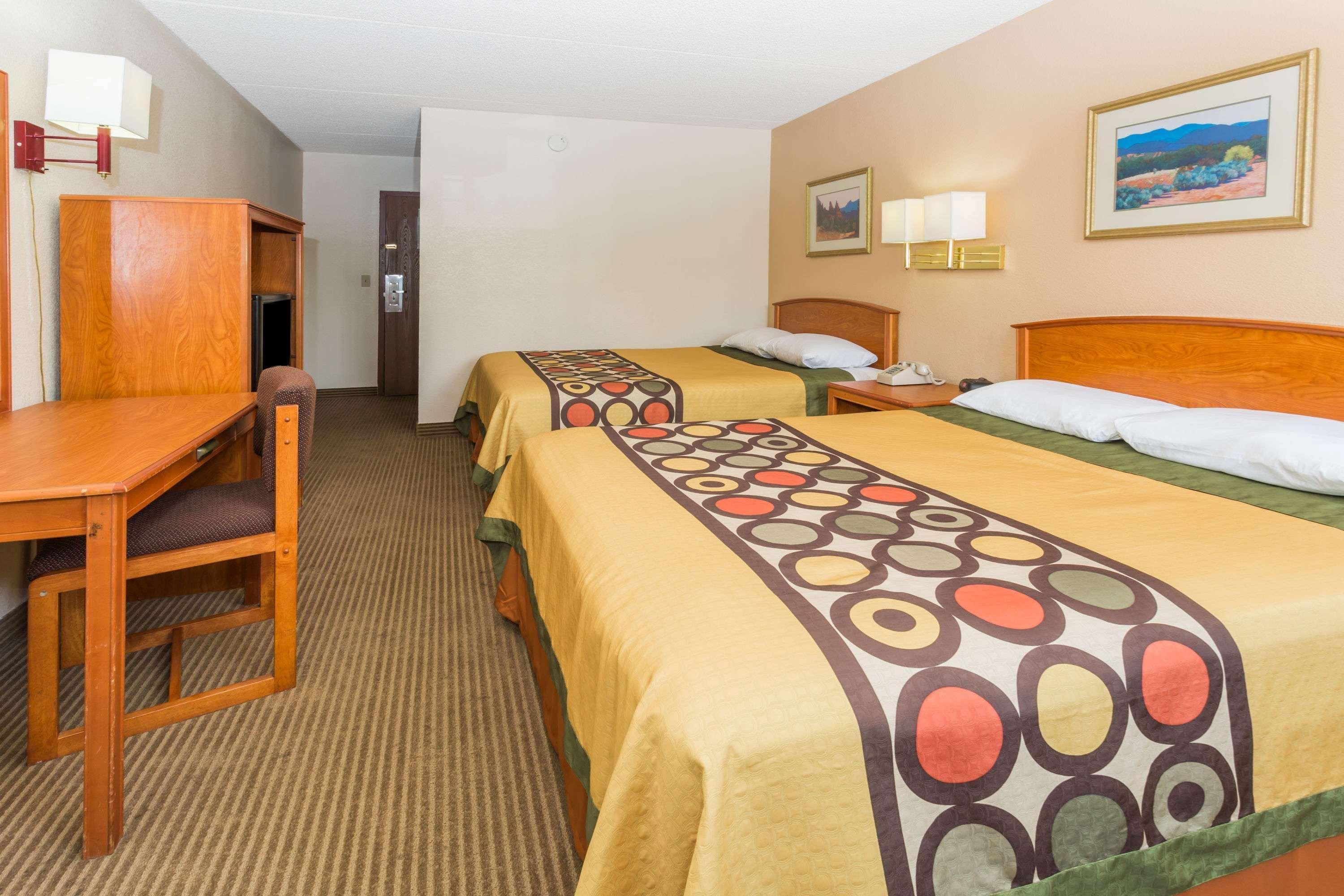 Super 8 By Wyndham Colo. Sprs. Garden Of The Gods Hotel Colorado Springs Exterior photo